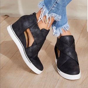 Maurices Gloria Wedges 8.5 EUC